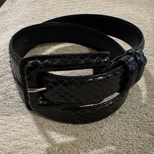 Sleek Black Textured Women's Belt